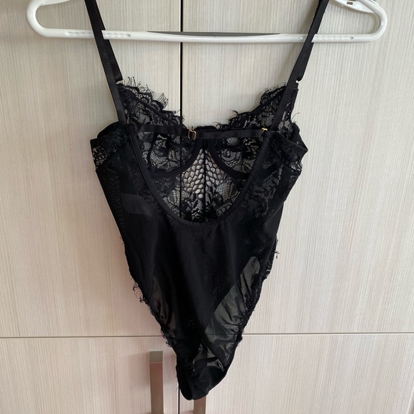 Sheer lace bodysuit - Picture 4 of 5